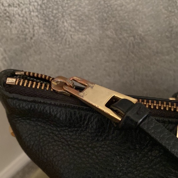 Vince Camino very soft black leather handbag. - Picture 7 of 14